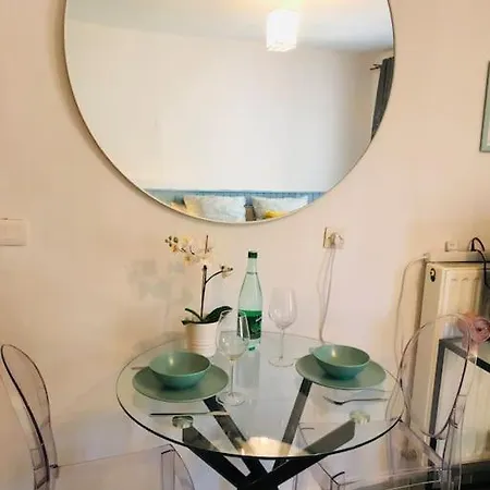 Cosy Design With Modern Bathroom Vaureal